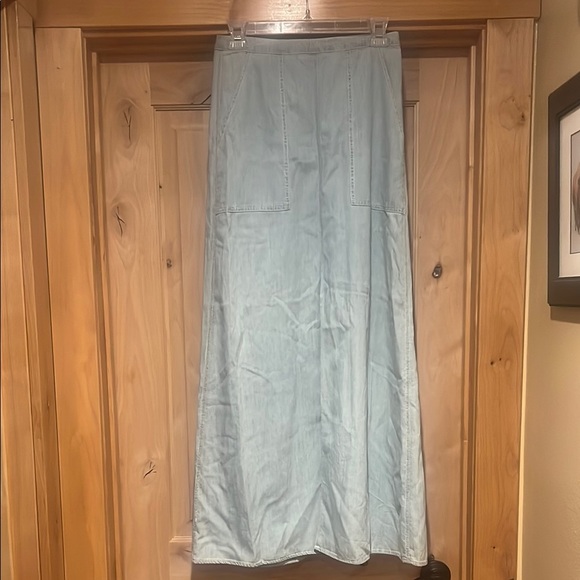 BCBG light denim skirt slit front SZ 2 - Picture 1 of 6